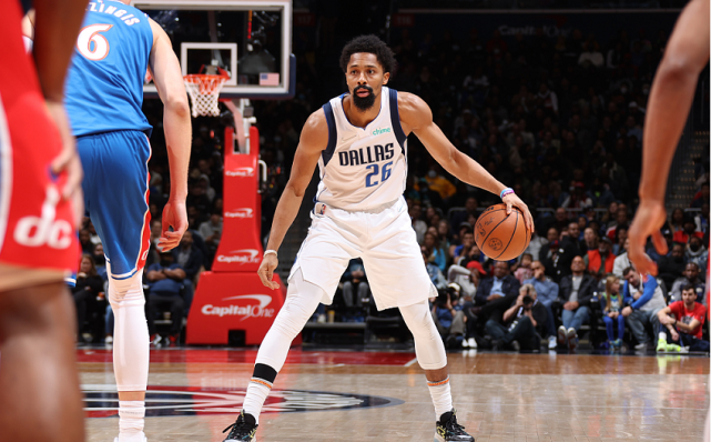  米切尔35+7+5骑士横扫奇才止颓势  