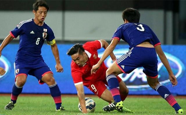  那不勒斯青年才俊涌现，未来之星闪耀赛场光芒